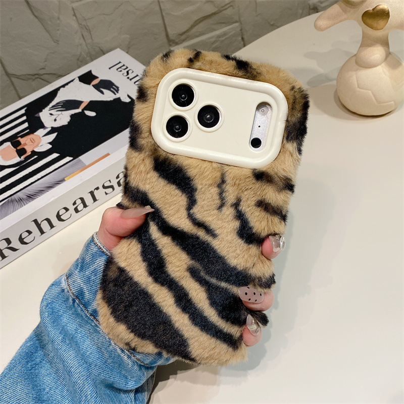 Luksusowe etui na telefon z wz – Apple Iphone 15 Pro Max recenzja i cena